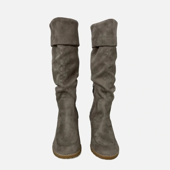 G. H. Bass & Co. Women’s Eden Wedge Boot Size 7M Taupe Zip Faux Suede NWOB - Picture 3 of 10